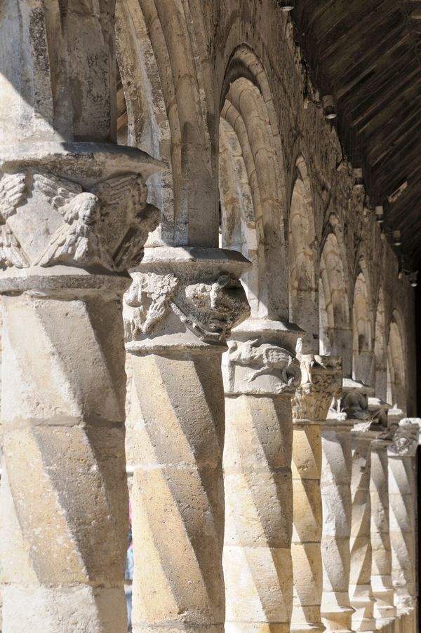 Colonnes château par J.TABONI light