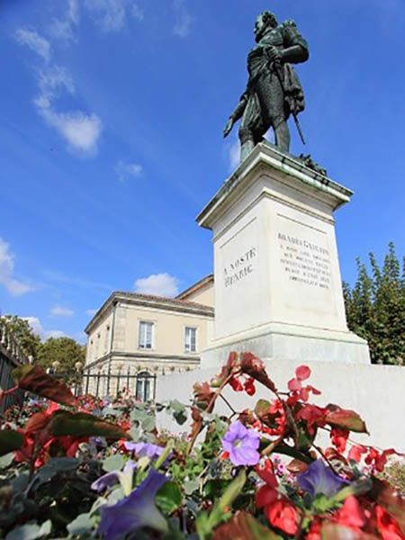 C2b statue dHenri IV Raggi Sébastien Carion
