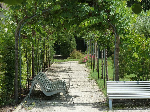 C2c Jardins du Roi en août Ville de Nérac